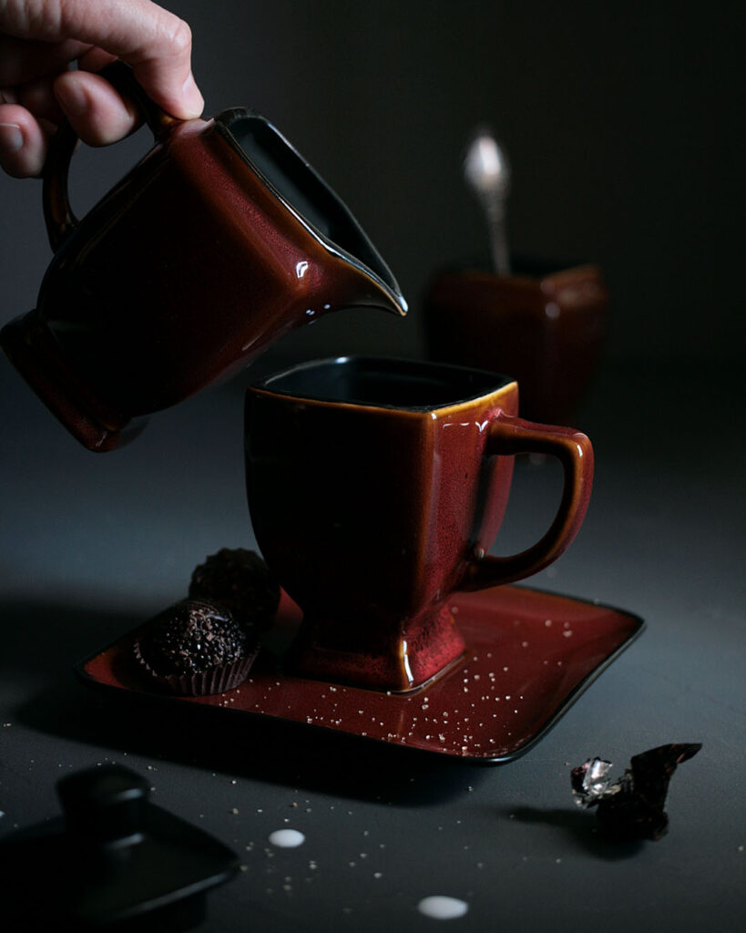 ceramika, kawa z mlekiem, Mag Bee Fotografia produktowa