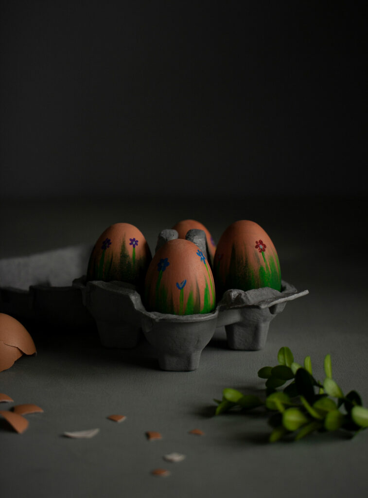 sesja dekoracji wielkanocnych, malowane jajka, Mag Bee Fotografia produktowa