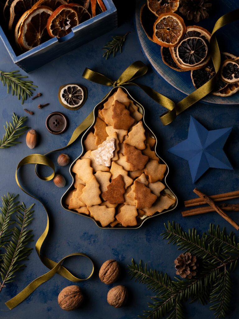 sesja świąteczna z choinką i piernikami, Mag Bee fotografia produktowa